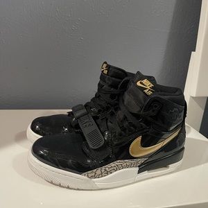 Size 9 - Jordan Legacy 312 Black Gold 2019